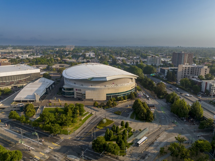 苏群分析摩达中心商圈潜力：新老板坚守主场未来十年创收67亿