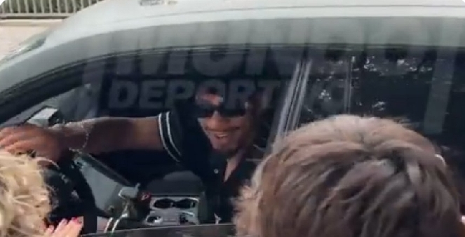 世体：阿劳霍提前结束假期，并确认自己会留在巴萨