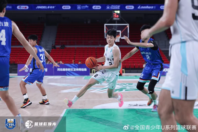 上海U21男篮对阵湖南工业大学精彩图集：上海大胜对手20分